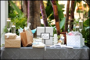 gift table island hotel weddings