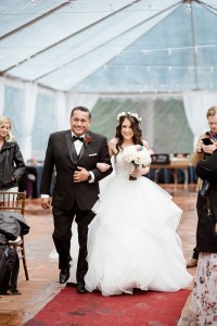 father escorting daughter down the aisle