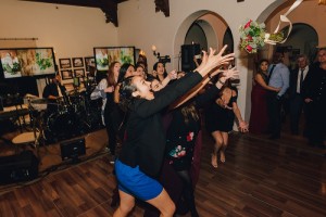 bouquet toss